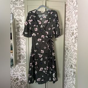 Everly green floral midi wrap dress. Size L
